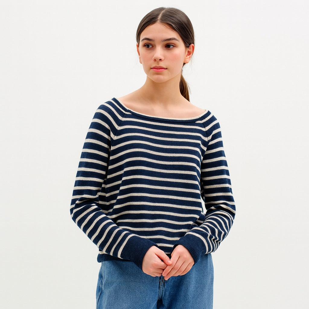 Ladies black and white lining sweater